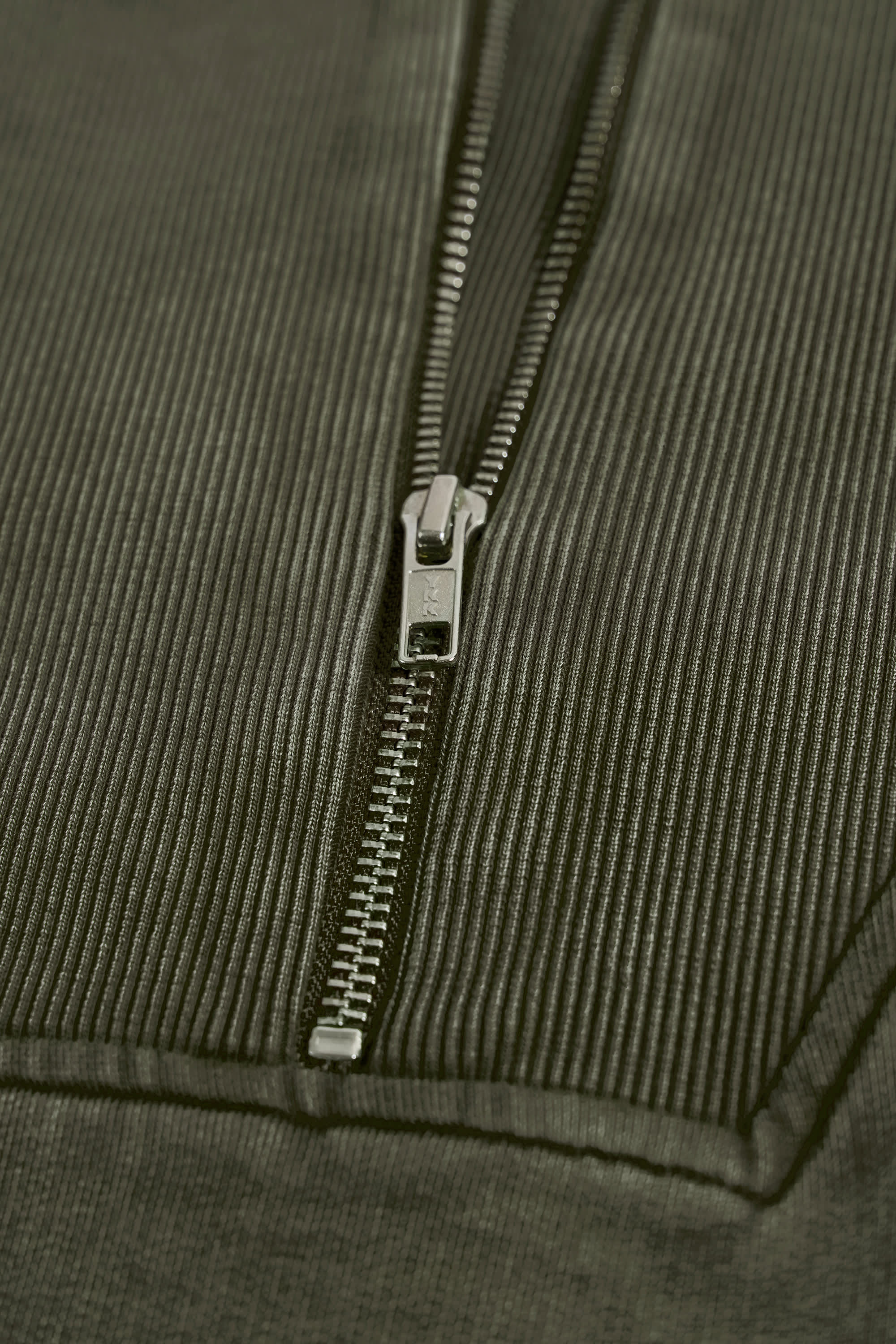 Acid Wash Cropped Sweatshirt in Light Green